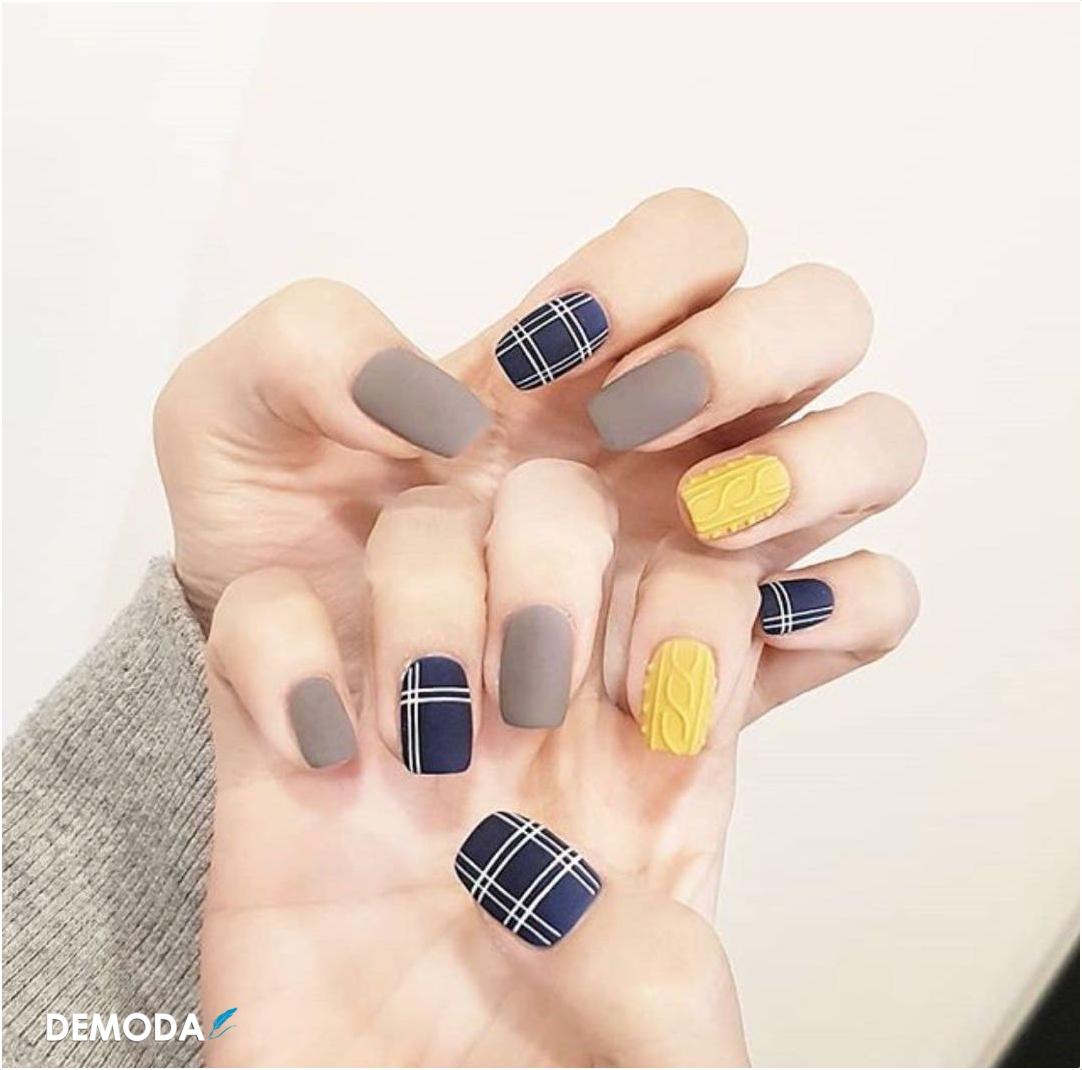 Mẫu nail kẻ sọc