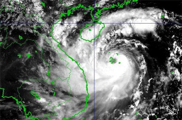 Mùa mưa bão thường kéo dài từ tháng 7 đến tháng 11, trung bình mỗi năm có 5 - 8 cơn bão.