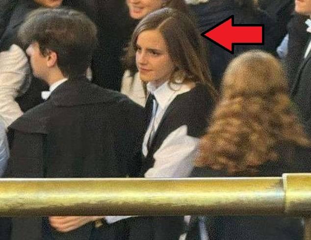 Có 85 triệu USD, Emma Watson đi học trở lại ở tuổi 33 tại Đại học Oxford - 1