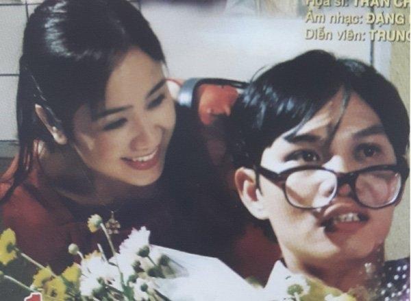 NSND Trung Hiếu: “Một giờ làm quan” và cuộc sống bên vợ trẻ xinh như hoa hậu - 1